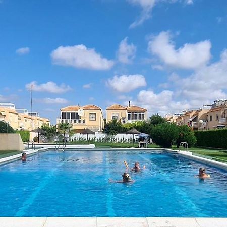 Bungalow Avec Piscine Torrevieja Buitenkant foto
