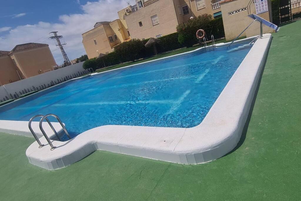 Bungalow Avec Piscine Torrevieja Buitenkant foto