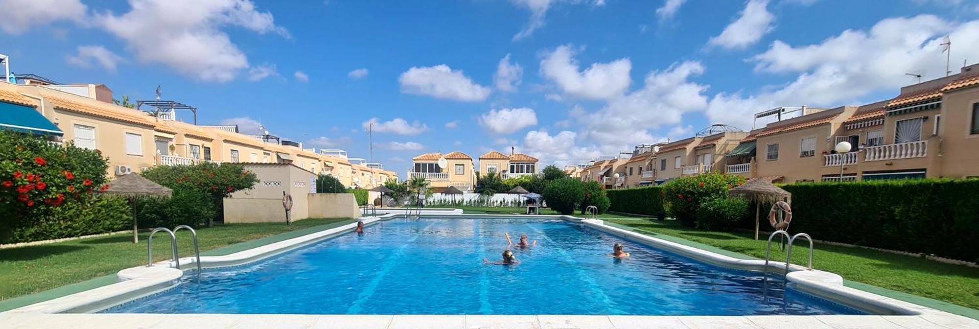 Bungalow Avec Piscine Torrevieja Buitenkant foto